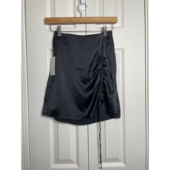 NEW Wilfred Allusion Womens Silky Ruched Black Mini Skirt Size 2 - Picture 1 of 7